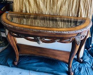 Sofa table https://ctbids.com/#!/description/share/214255