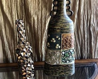2 Tall Vases https://ctbids.com/#!/description/share/214241