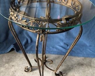 Table and Footstool https://ctbids.com/#!/description/share/214242