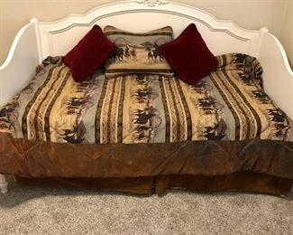 Trundle Day Bed 
Excellent condition with very clean mattress   Twin size western comforter Set 
