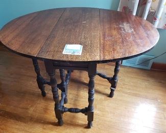 Vintage Drop Leaf Table https://ctbids.com/#!/description/share/216111