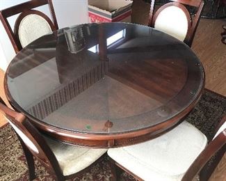 round dining table