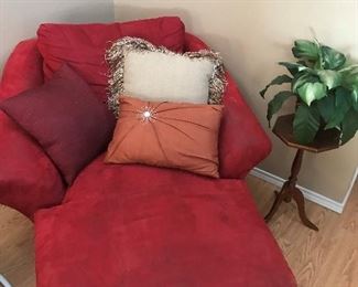 red lounge chair