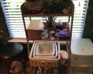 Bathroom organizer shelf