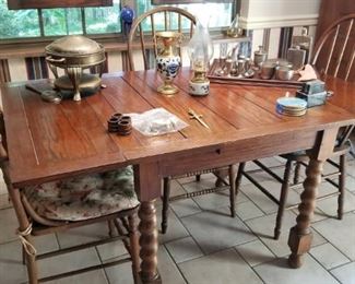 Drop Leaf Turned Legs Table
Decorative Items