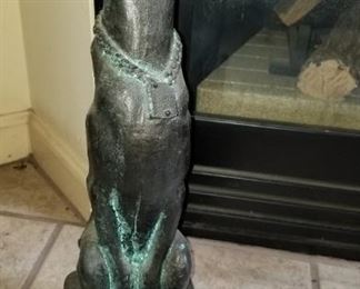 Puppy made of resin, easy to carry