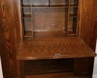 Secretary open unusual piece