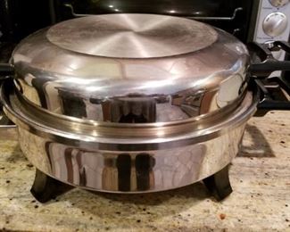 Electric skillet