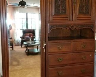 Armoire/wardrobe