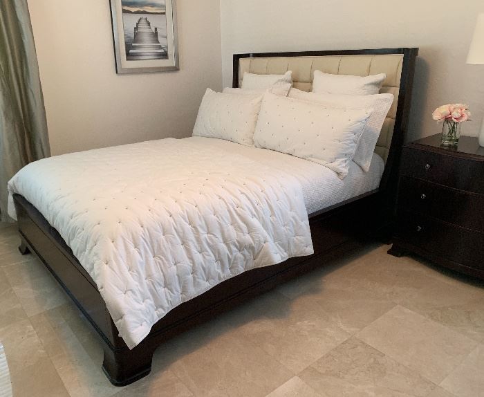 Gorgeous Queen size bed