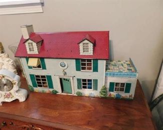 1 0f 2 Metal Doll Houses with furniture