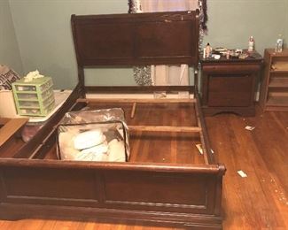 queen sleigh bed, side tables