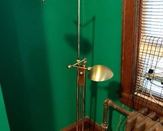 Gold floor lamp with moveable lights
