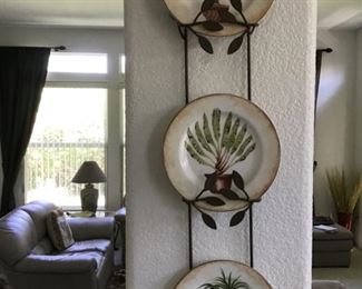 3 Palm plates with iron hanger