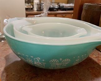 Vintage Pyrex 3PC Set