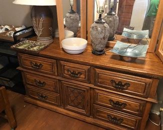 nice dresser w/miror