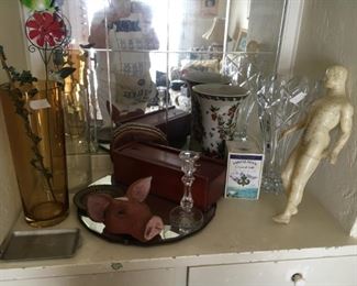 Vases, acupuncture figurine