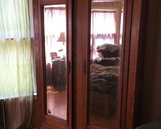 Oak wardrobe in great condition