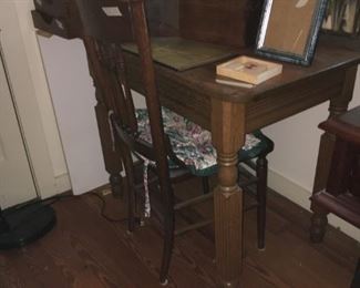 Oak table with great carved legs