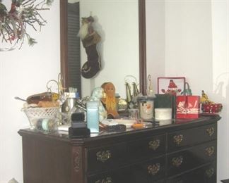 Dresser w/Mirror