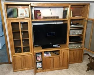 2801 Entertainment Centermin