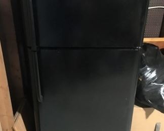 2801 Frigidaire Fridge min