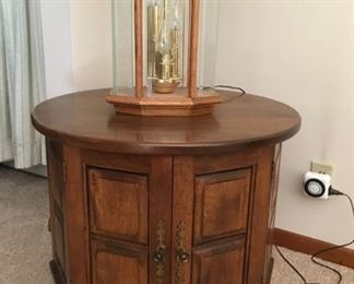 2801 Occasional Tablemin