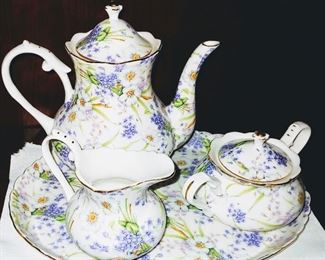 Porcelain tea set, floral.