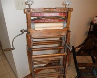 ANTIQUE CLOTHES WRINGER AND DRYER