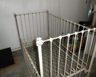VINTAGE CRIB