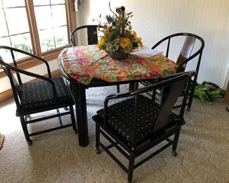 Henredon Dining table with 2 leaves; 4 chairs