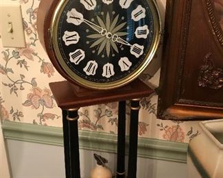1972 Colonial Manufacturing Co of Zeeland, Michigan table clock with key wind movement and columnar base