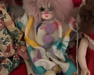 Q-tee Clown Sand Doll