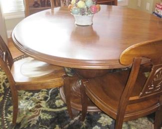 Breakfast Table with 4 Chairs.