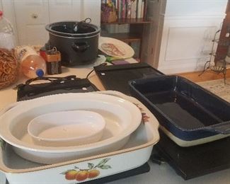 Large warming trays, casserole dishes