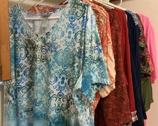 Nice selection of Ladies 2x blouses 