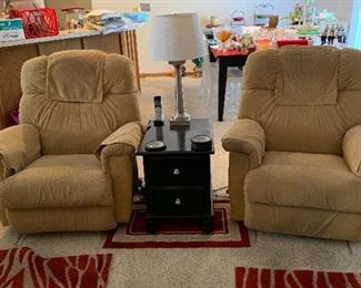 Great Set of Lazy Boy heat and massage Recliners, End table and lamp