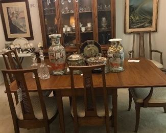 DREXEL DROP LEAF DINING ROOM TABLE WITH TWO LEAVES AND 6 CHAIRS (TWO ARM AND 4 SIDE), MATCHING CHINA CABINET