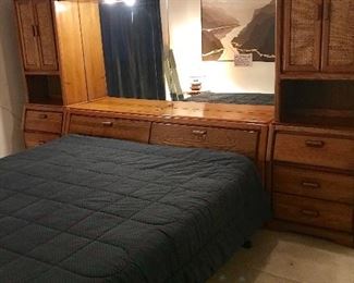 OAK KS BED LIGHTED HEADBOARD WITH MATCHING SIDE CABINETS
