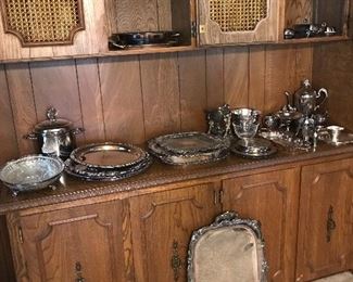 SELECTION OF SILVER PLATE TRAYS AND MISC PIECES