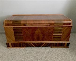 Roos cedar chest