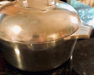 Cast aluminum dutch oven, cookware