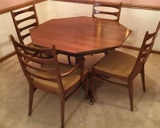 004 MidCentury Modern Table and Chairs