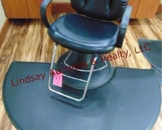 41 STYLIST CHAIR