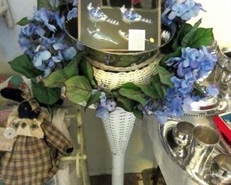 Floor bouquet holder and bird ornaments
