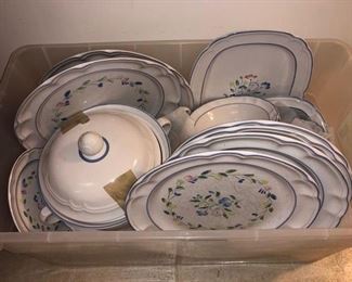 Stoneware dish set