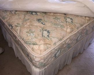 Full mattress and boxspring