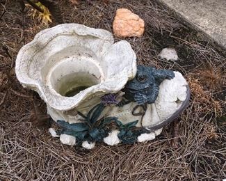 Cement planter - shoe with frog