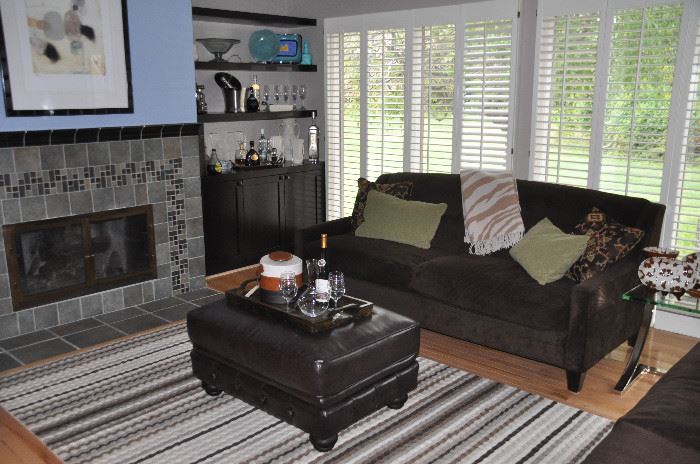 Warm and comfy Family Room!
