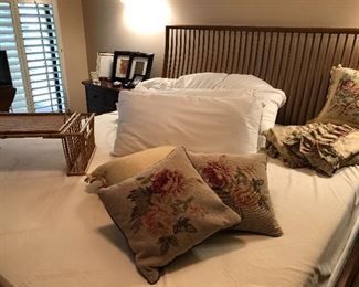 Tempurpedic king mattress and box spring
